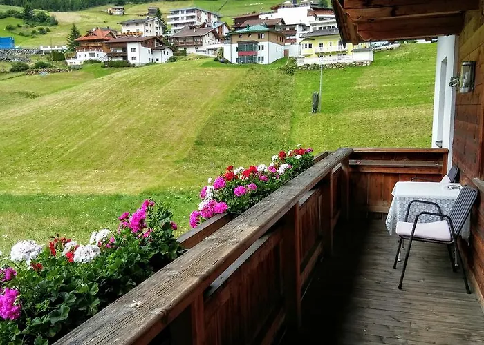 阿尔穆霍夫酒店 *