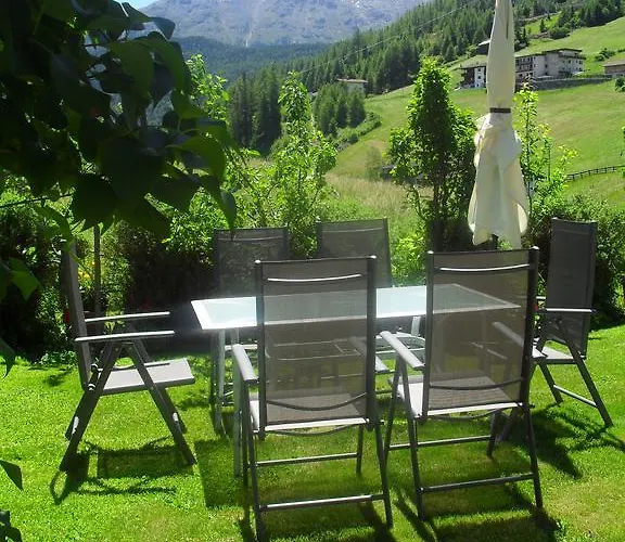 阿尔穆霍夫酒店 *