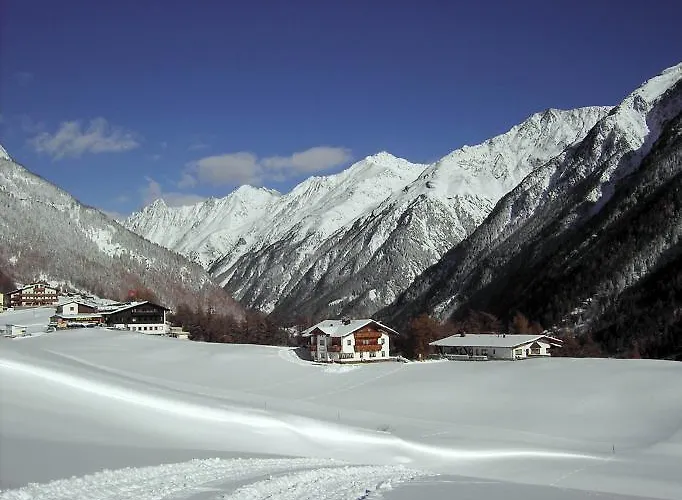 Almhof Апартаменти *